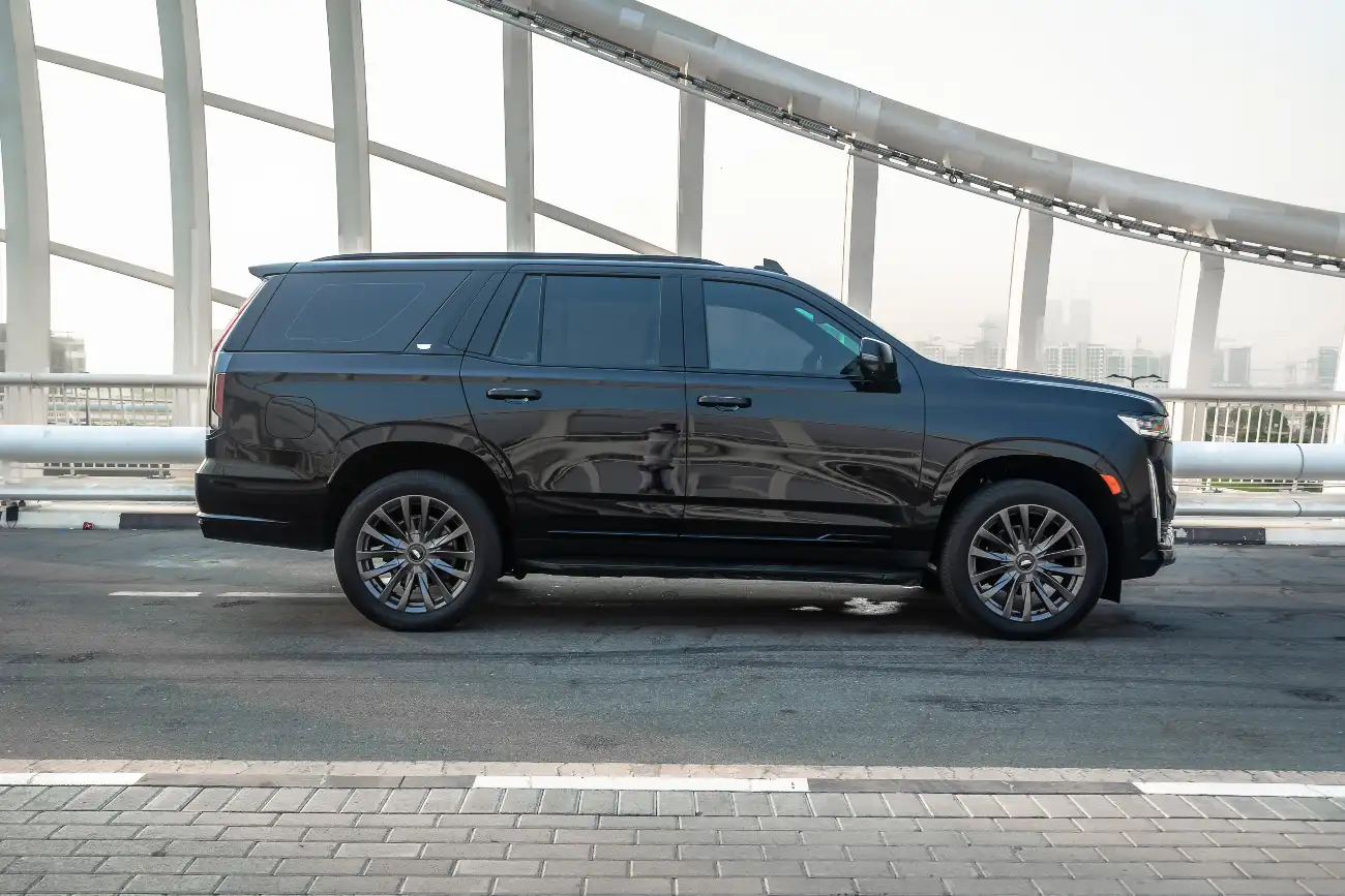 صورة 3 - كاديلاك إسكاليد النسخة السوداء