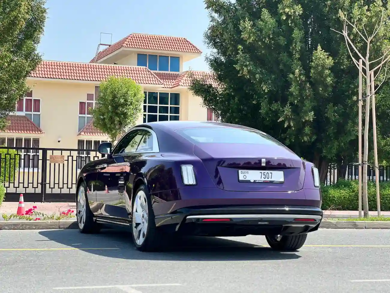 صورة 6 - رولز رويس سبيكتر